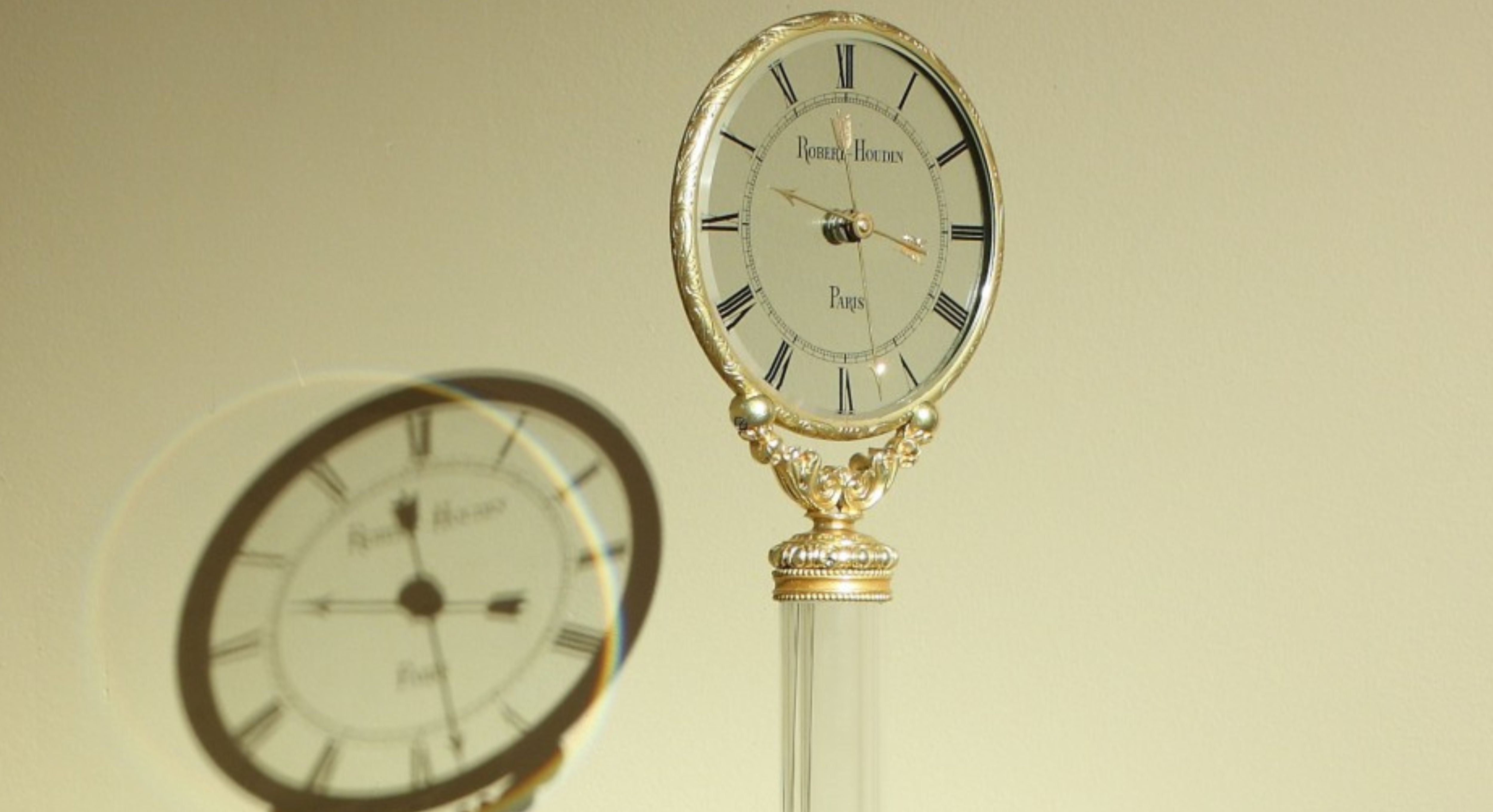 Horloge à triple mystère