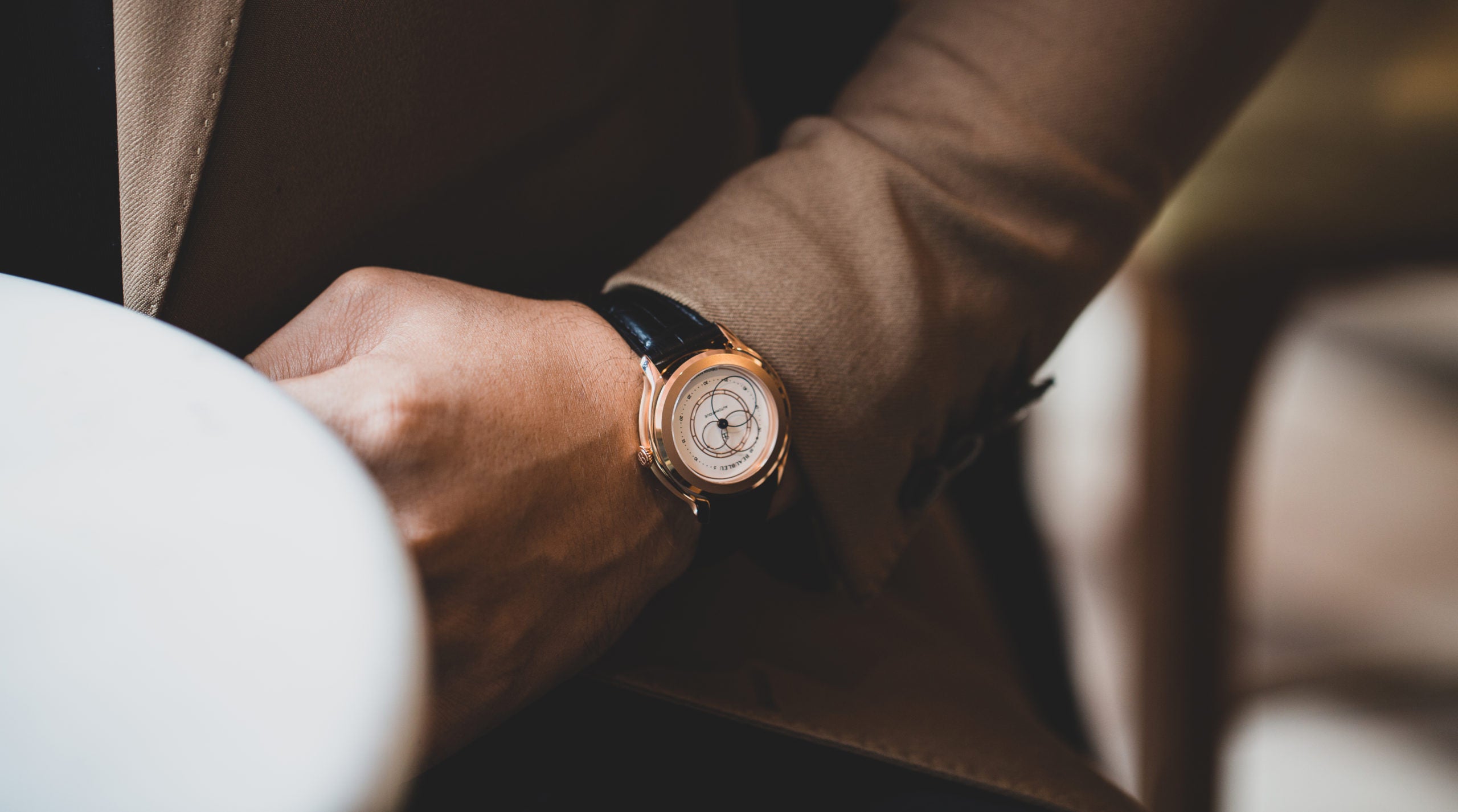 Comment accessoiriser votre costumes avec une montre pour homme