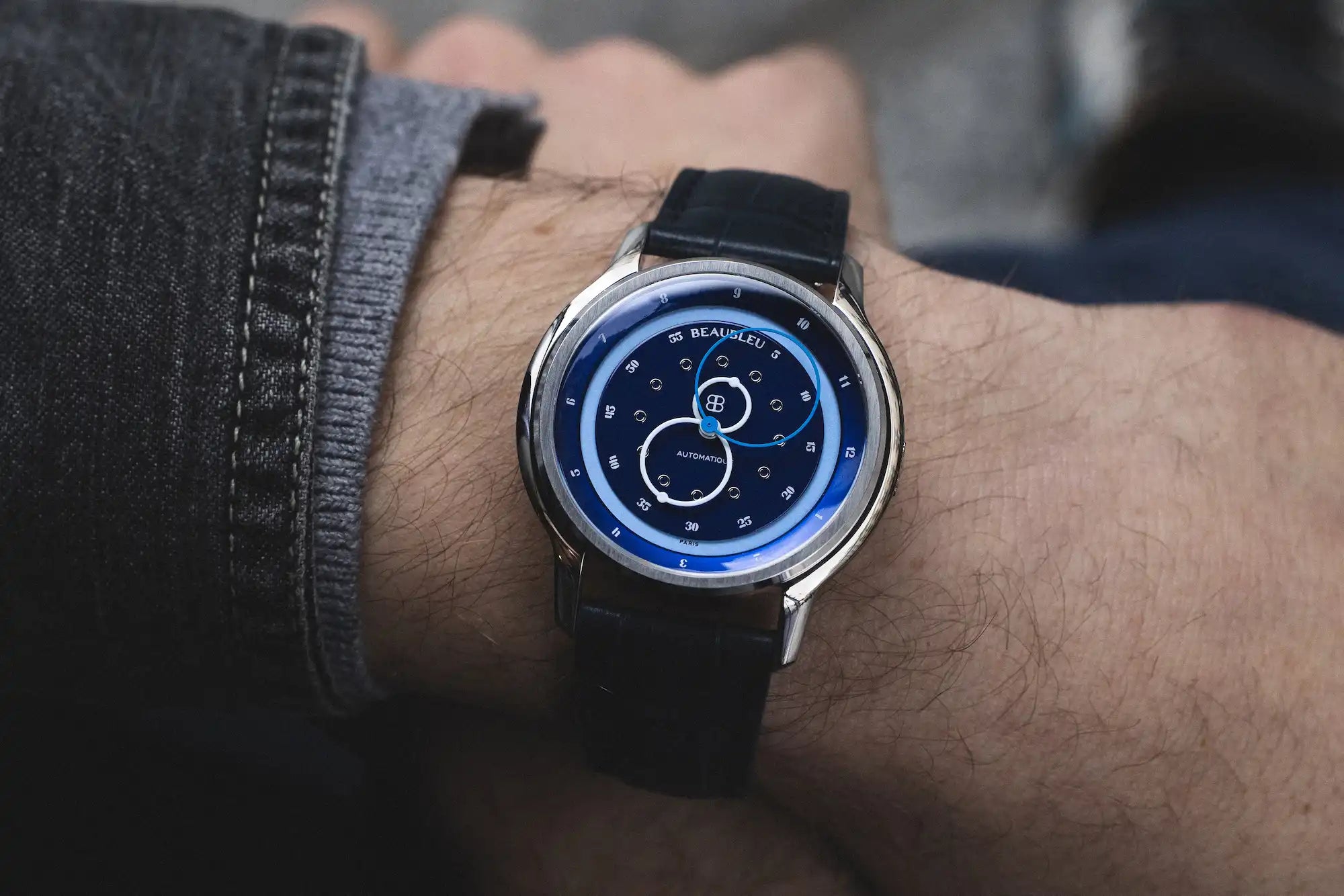 Beaubleu Vitruve GMT bleue au poignet