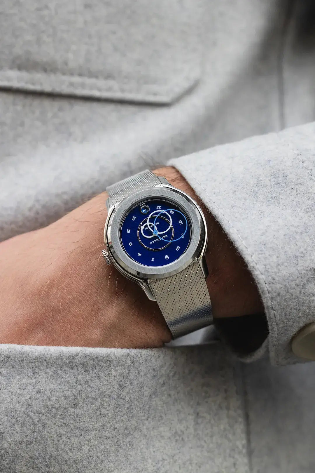 Montre Beaubleu Ecce Smalt sur bracelet acier au poignet