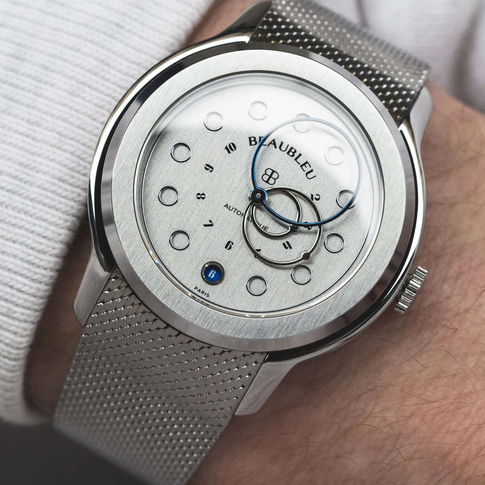 Beaubleu Vitruve Date Acier sur poignet