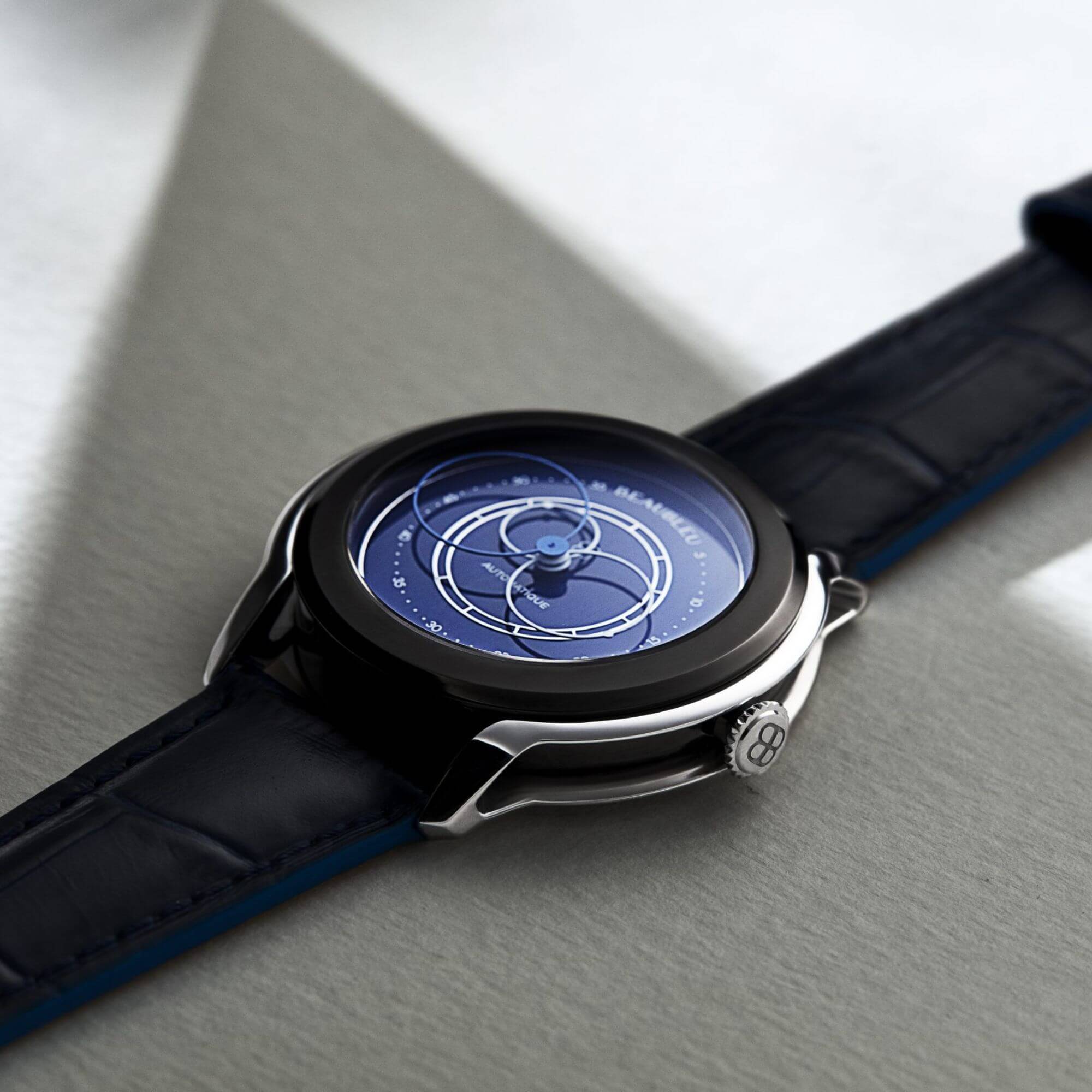 Montre Beaubleu Intrepide bleu sur bracelet cuir noir