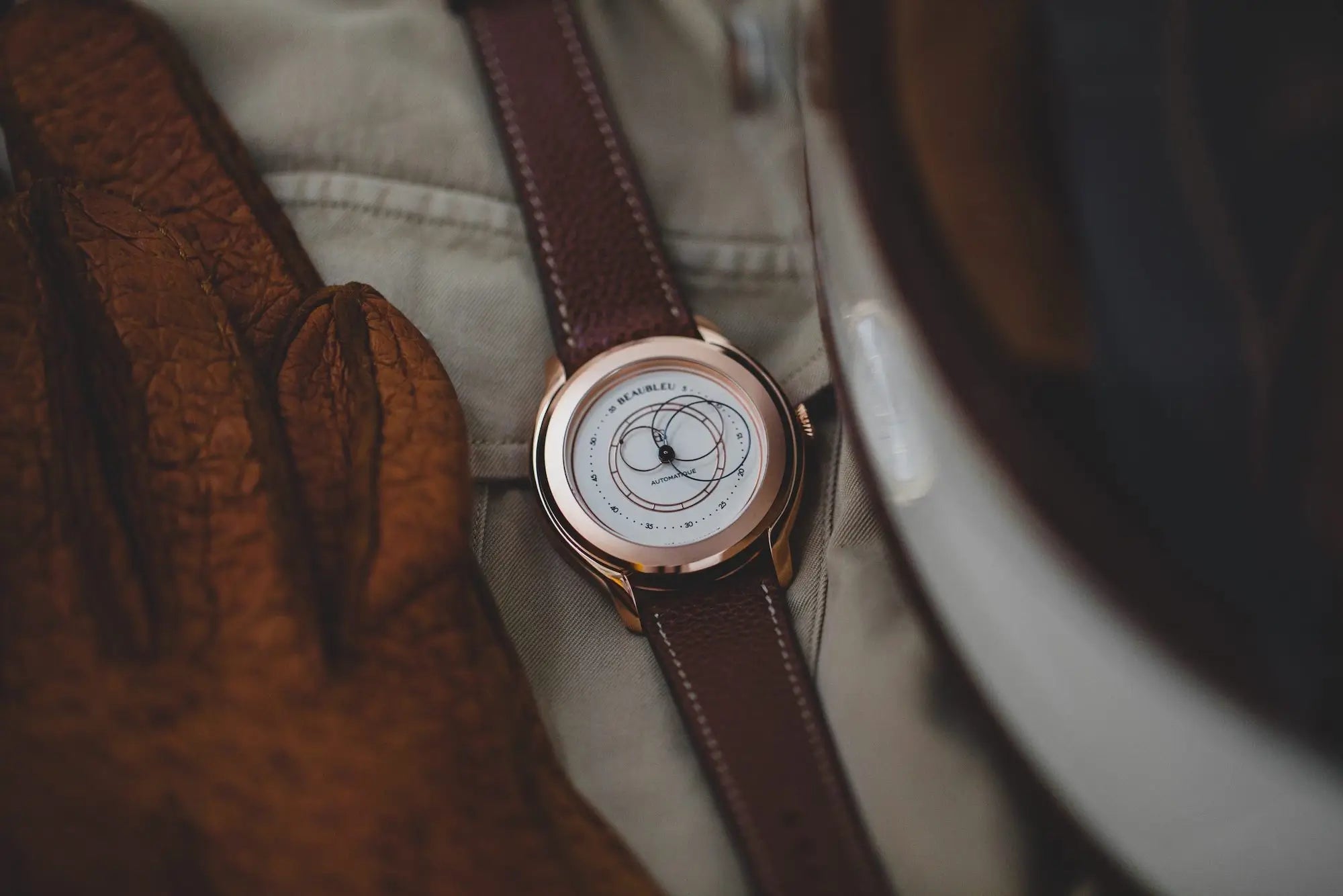 Montre Union Olympe sur bracelet cuir grainé cognac