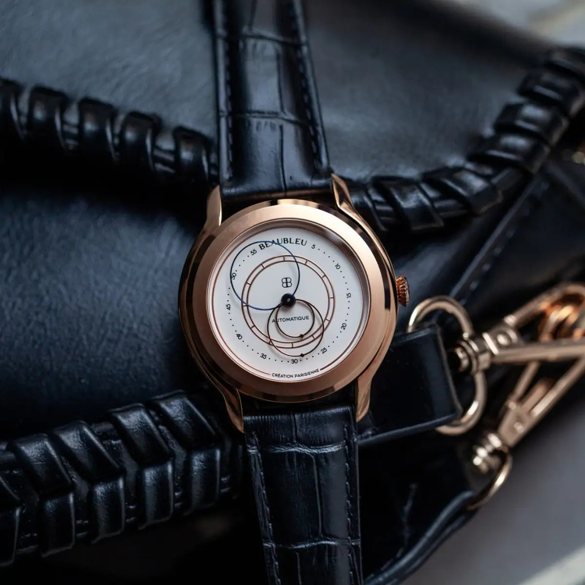 Montre Union Olympe sur bracelet cuir noir