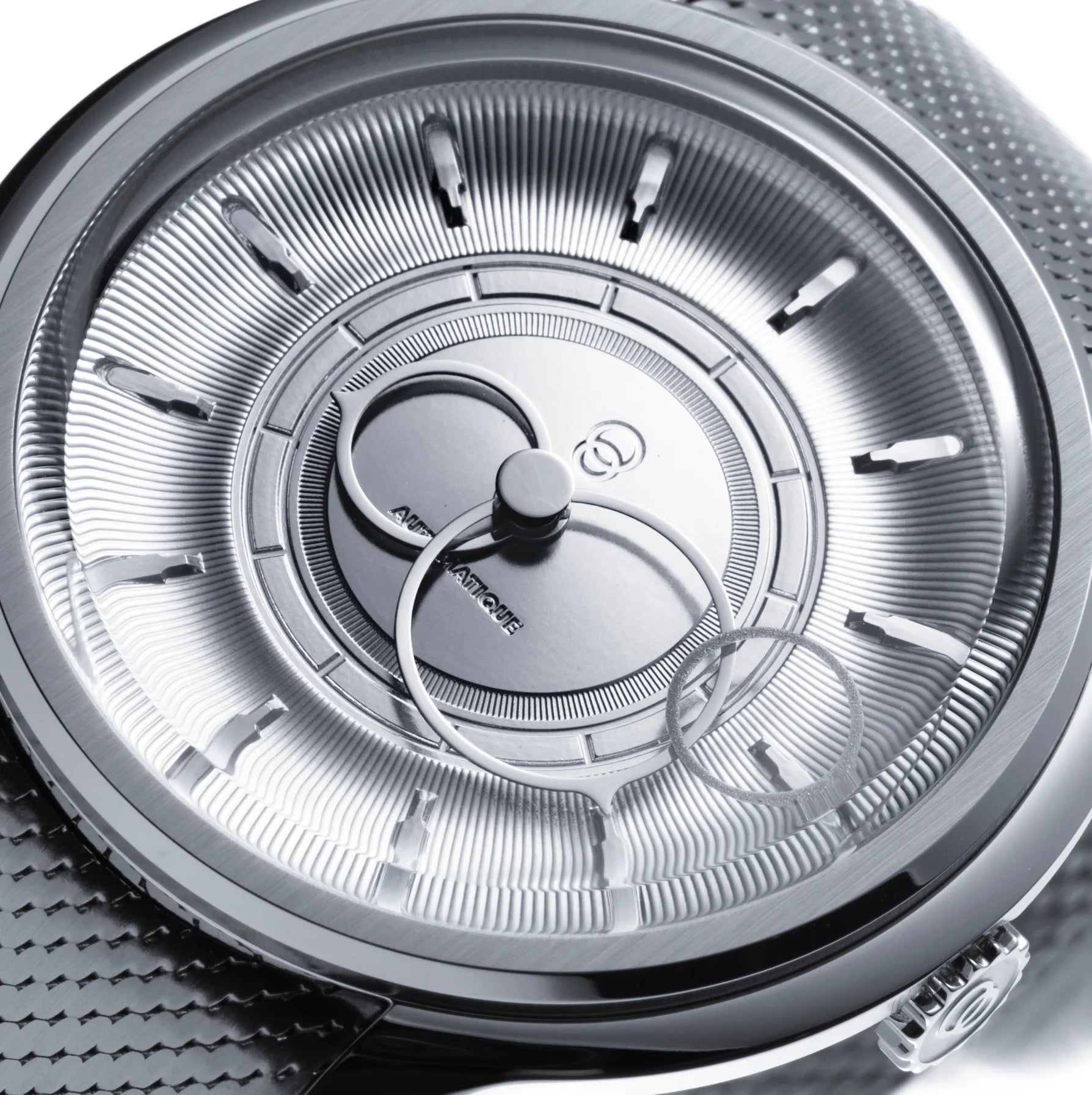 Gros plan sur le cadran acier de la montre La Pièce Argent