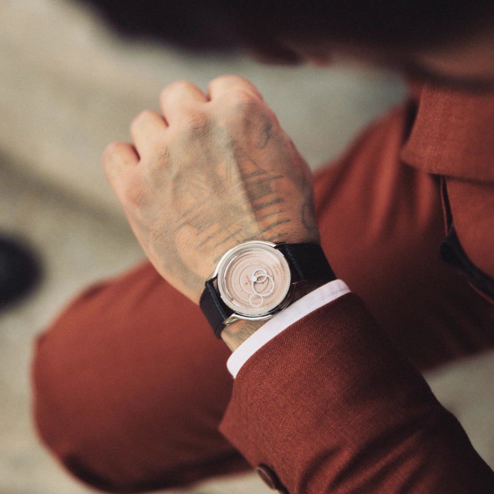 Montre Seconde Française saumon poignet homme