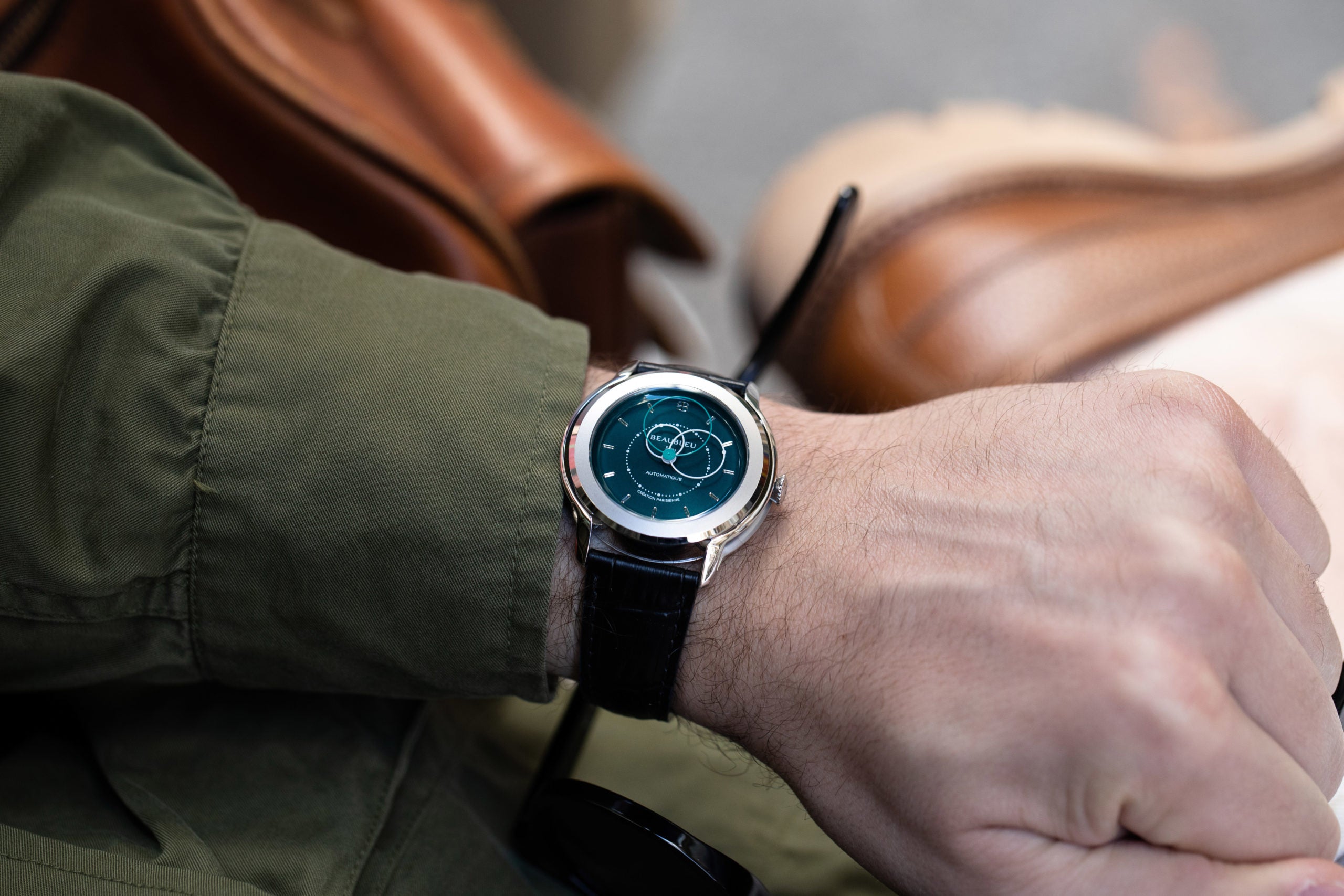 Montre brio vert poignet