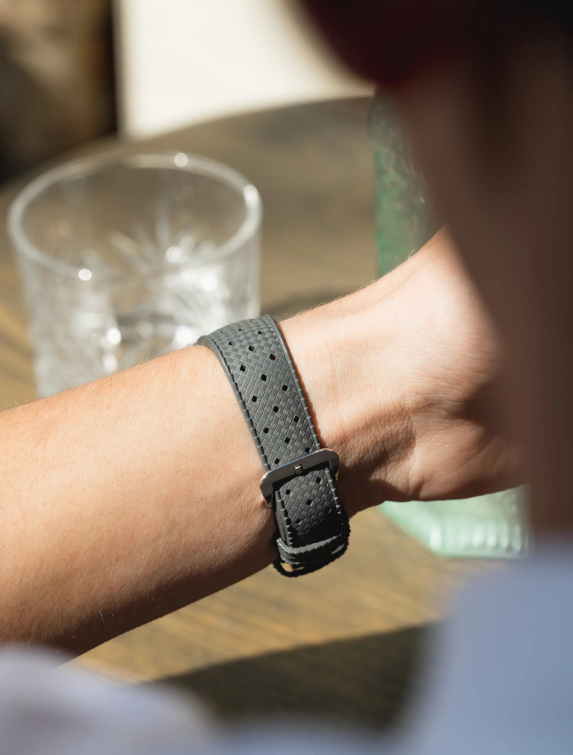 Vitruve Date acier au poignet bracelet tropic