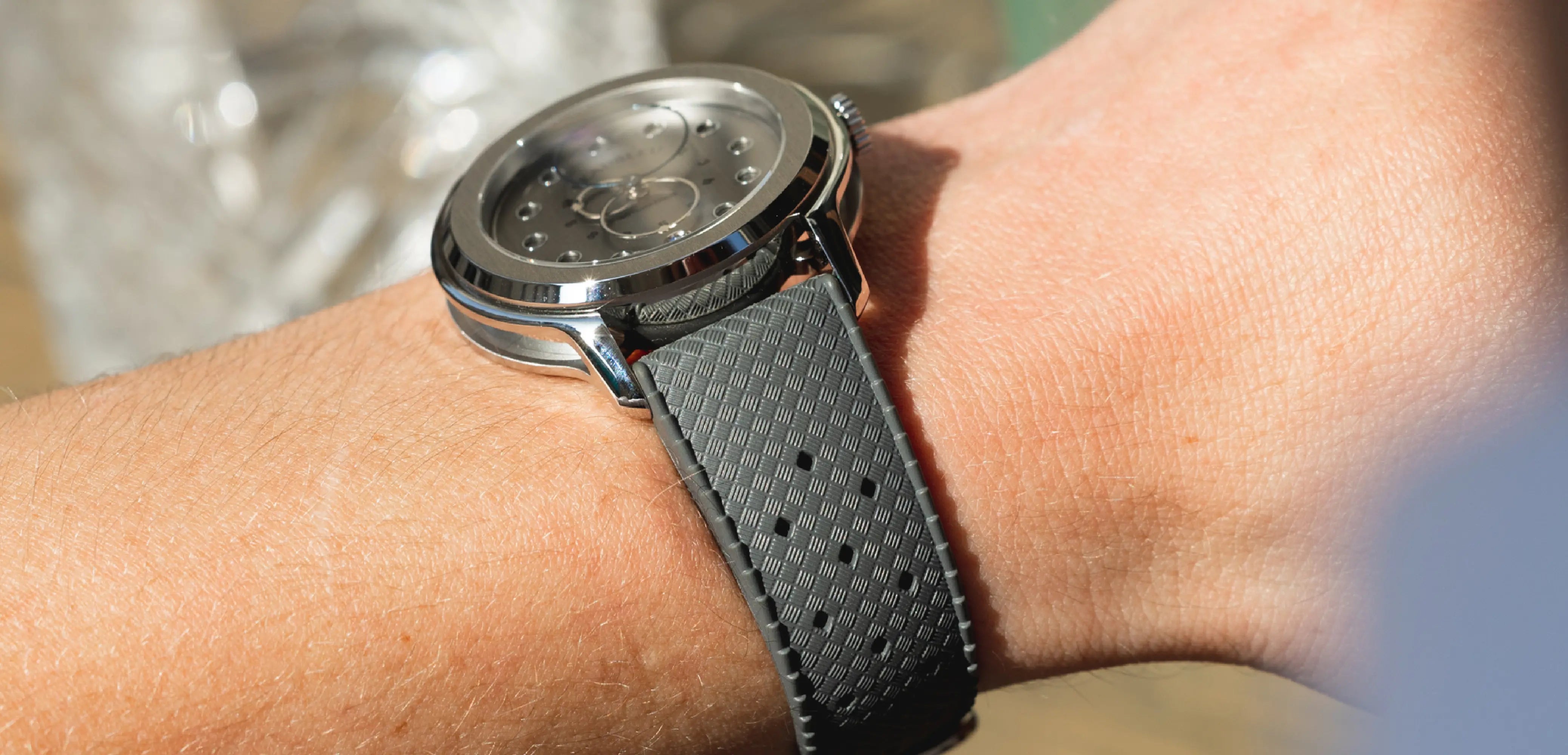 Vitruve Date acier au poignet bracelet tropic