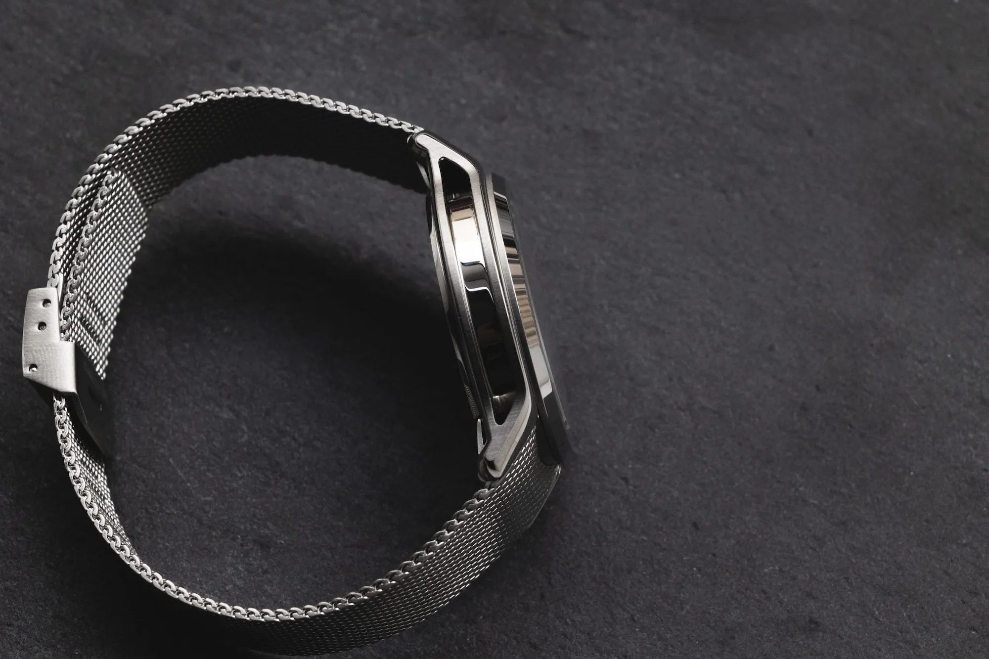 Montre Beaubleu bracelet acier de profil 