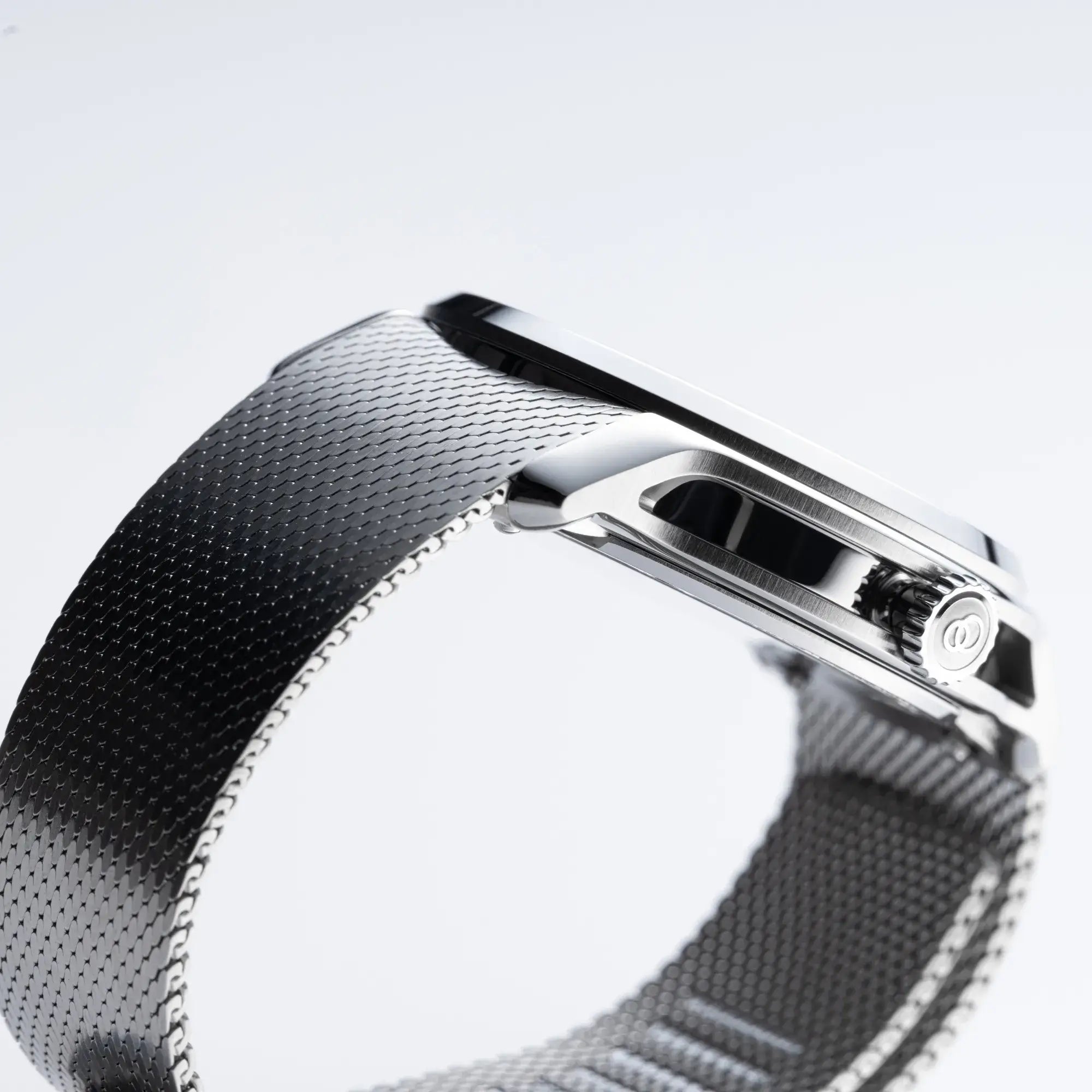 Montre Beaubleu sur bracelet acier de profil