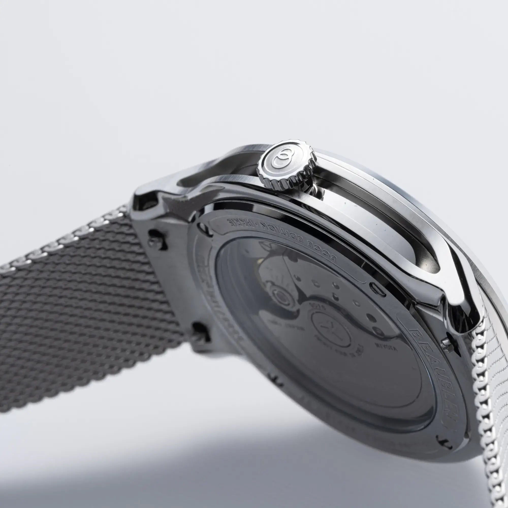 Montre Beaubleu sur acier vue de dessous 