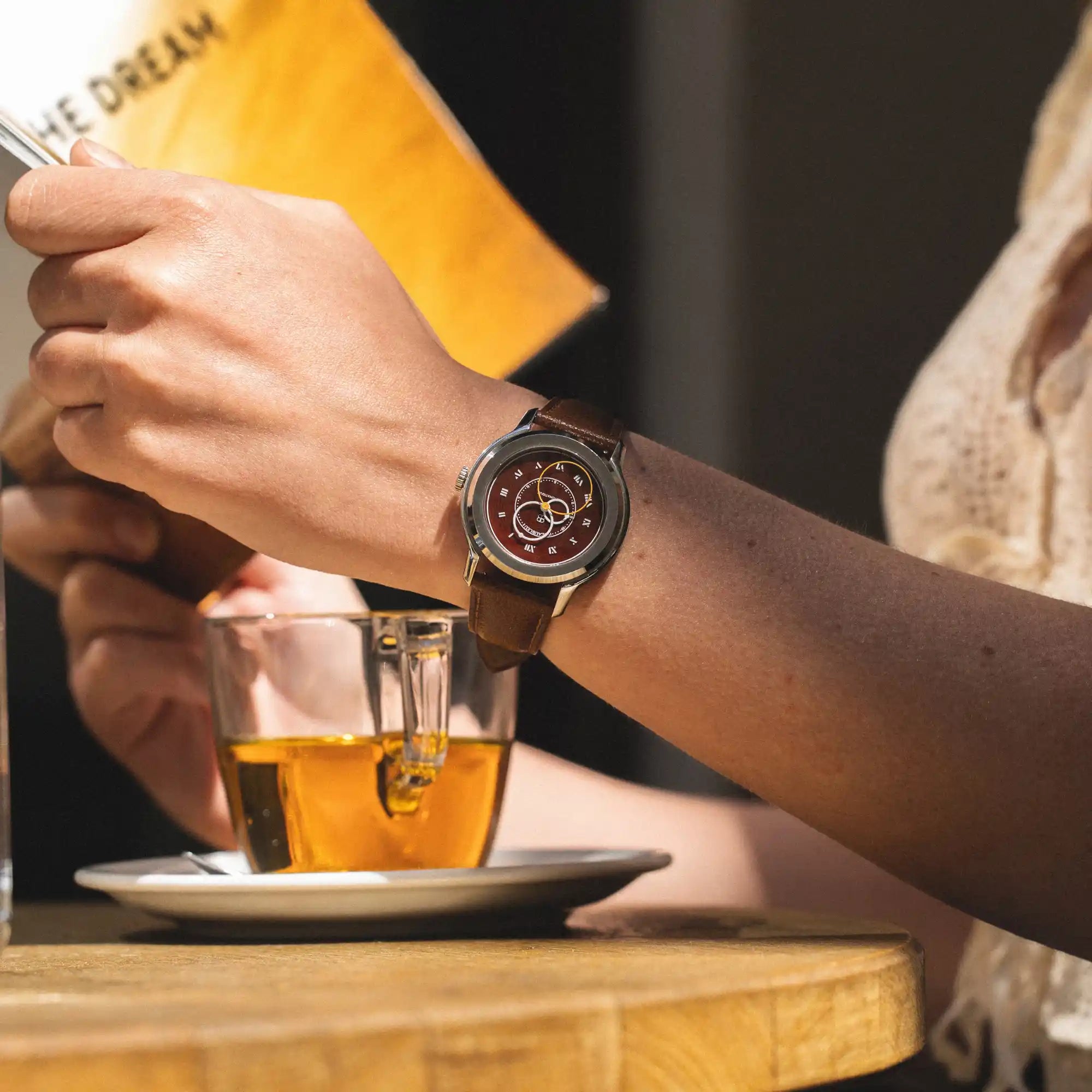 Montre Beaubleu Origine Cognac sur poignet 