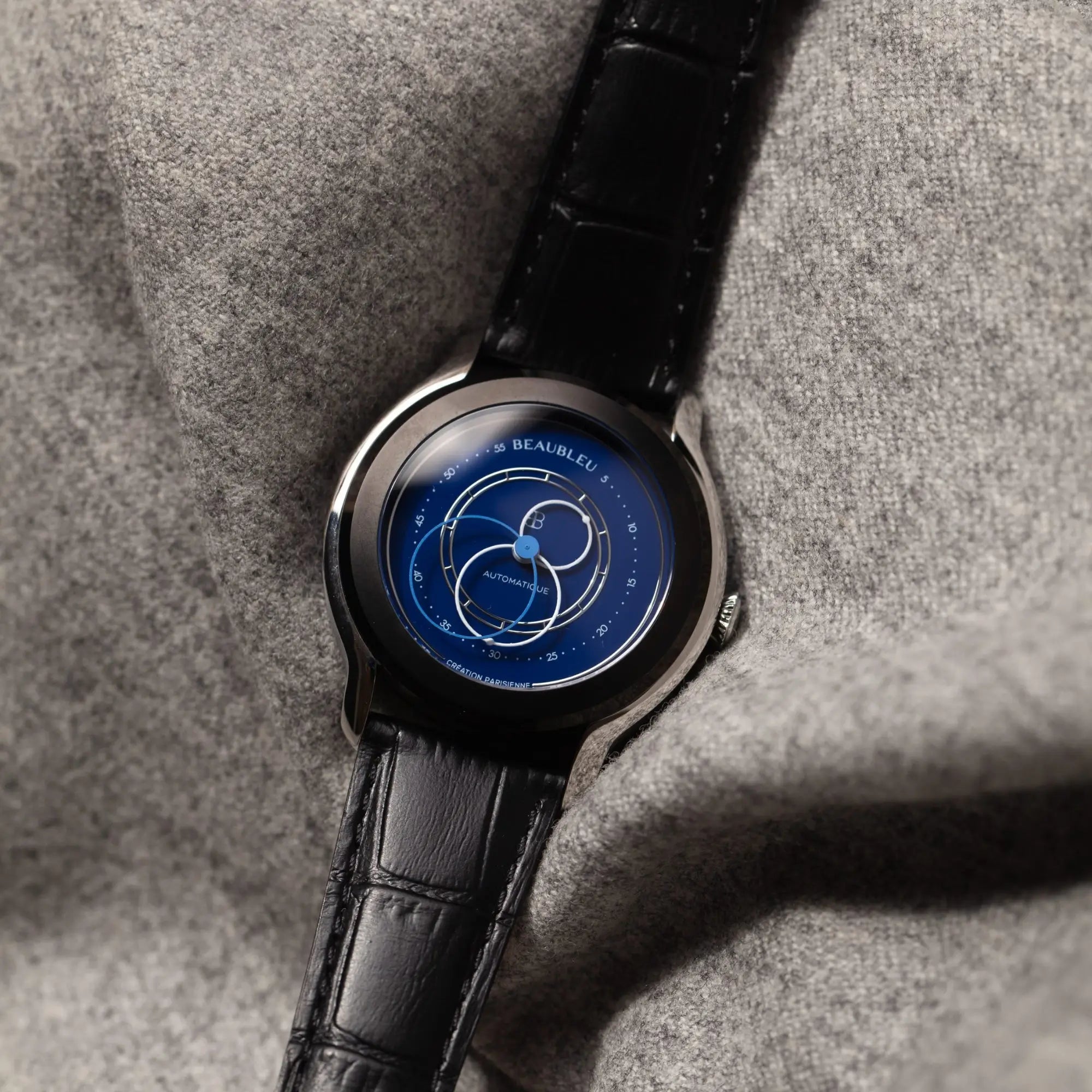 Montre Beaubleu Intrepide bleu sur bracelet cuir noir 