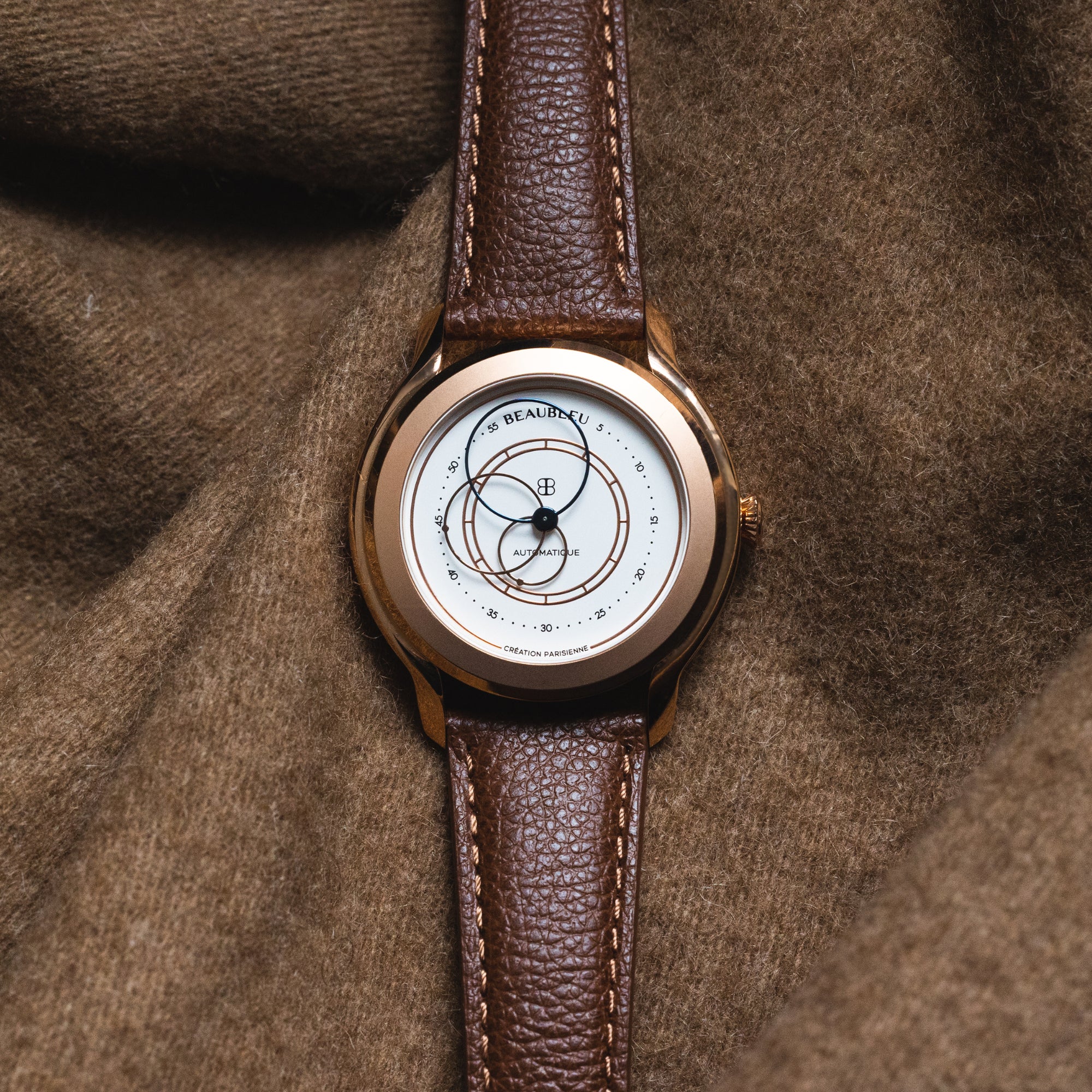 Montre Union Olympe sur bracelet cuir grainé cognac