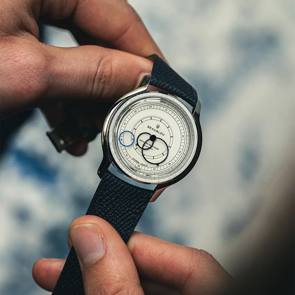 Montre dans les mains