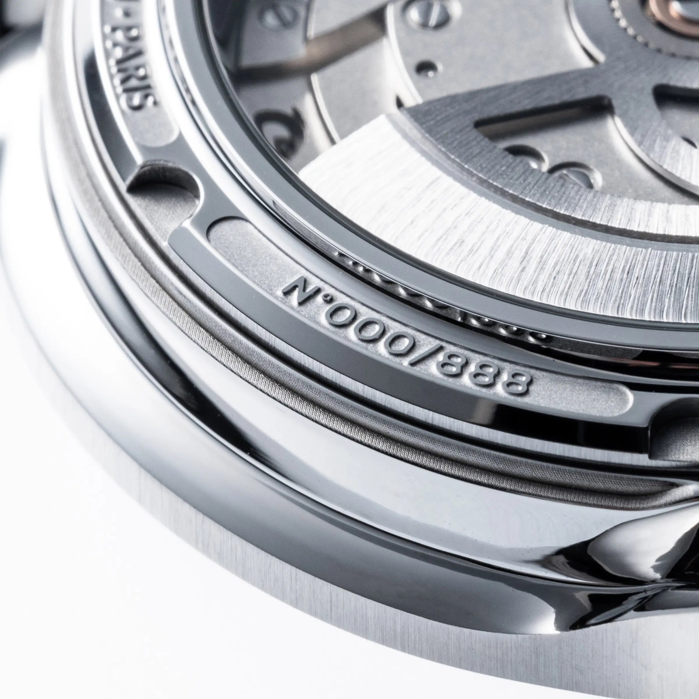 Numéro de série gravé sur boitier de montre