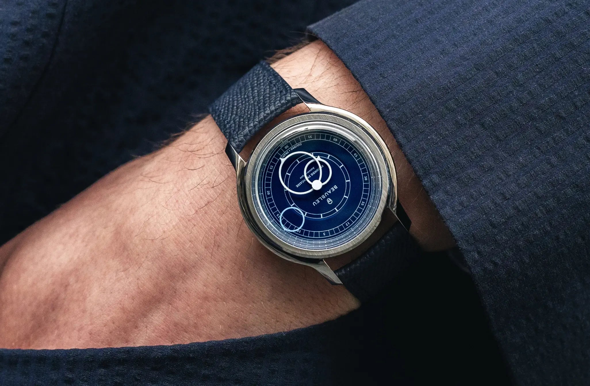 Montre Seconde Française cadran Bleu poignet homme