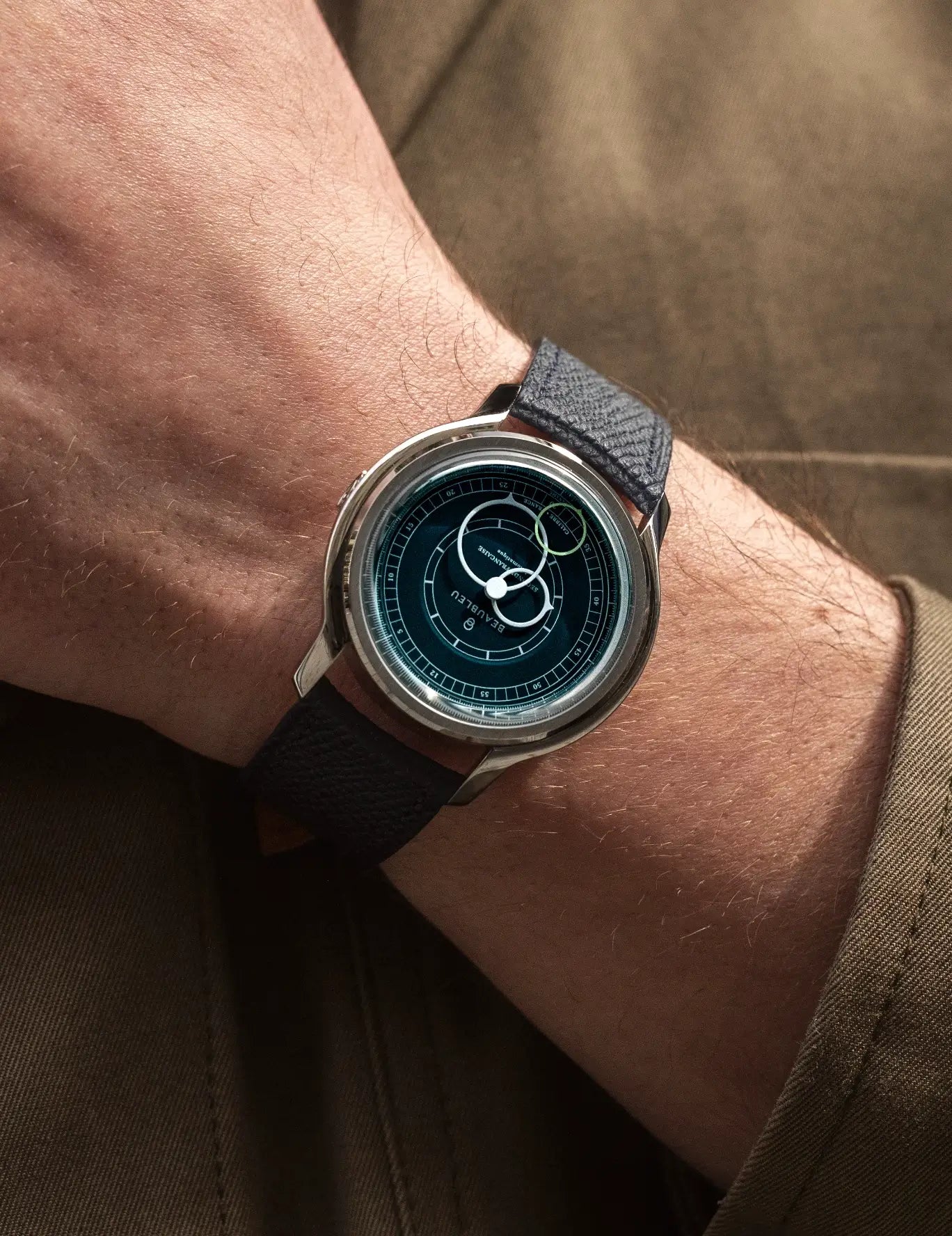 Montre Seconde Française vert poignet homme